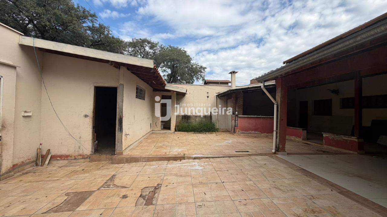 Casa à venda, 3 quartos, sendo 1 suíte, 4 vagas, no bairro Santa Rosa em Piracicaba - SP