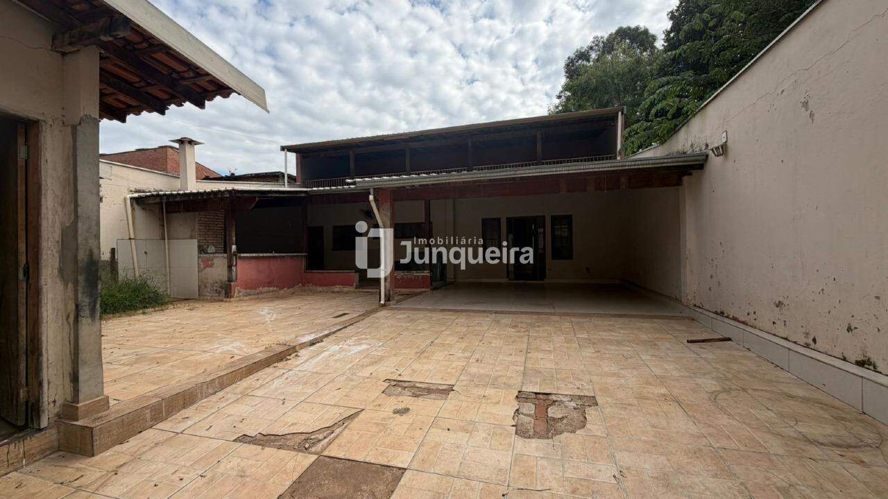 Casa à venda, 3 quartos, sendo 1 suíte, 4 vagas, no bairro Santa Rosa em Piracicaba - SP
