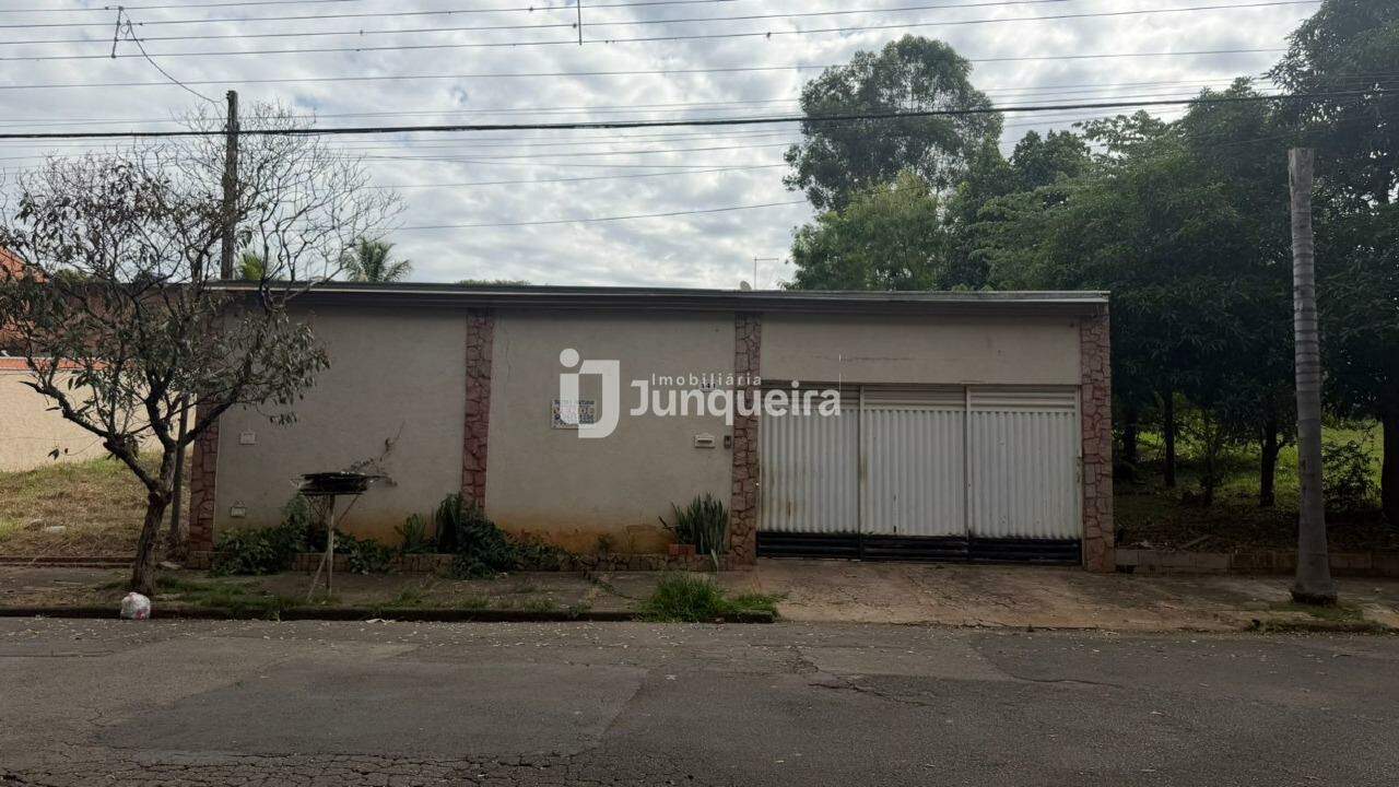 Casa à venda, 3 quartos, sendo 1 suíte, 4 vagas, no bairro Santa Rosa em Piracicaba - SP