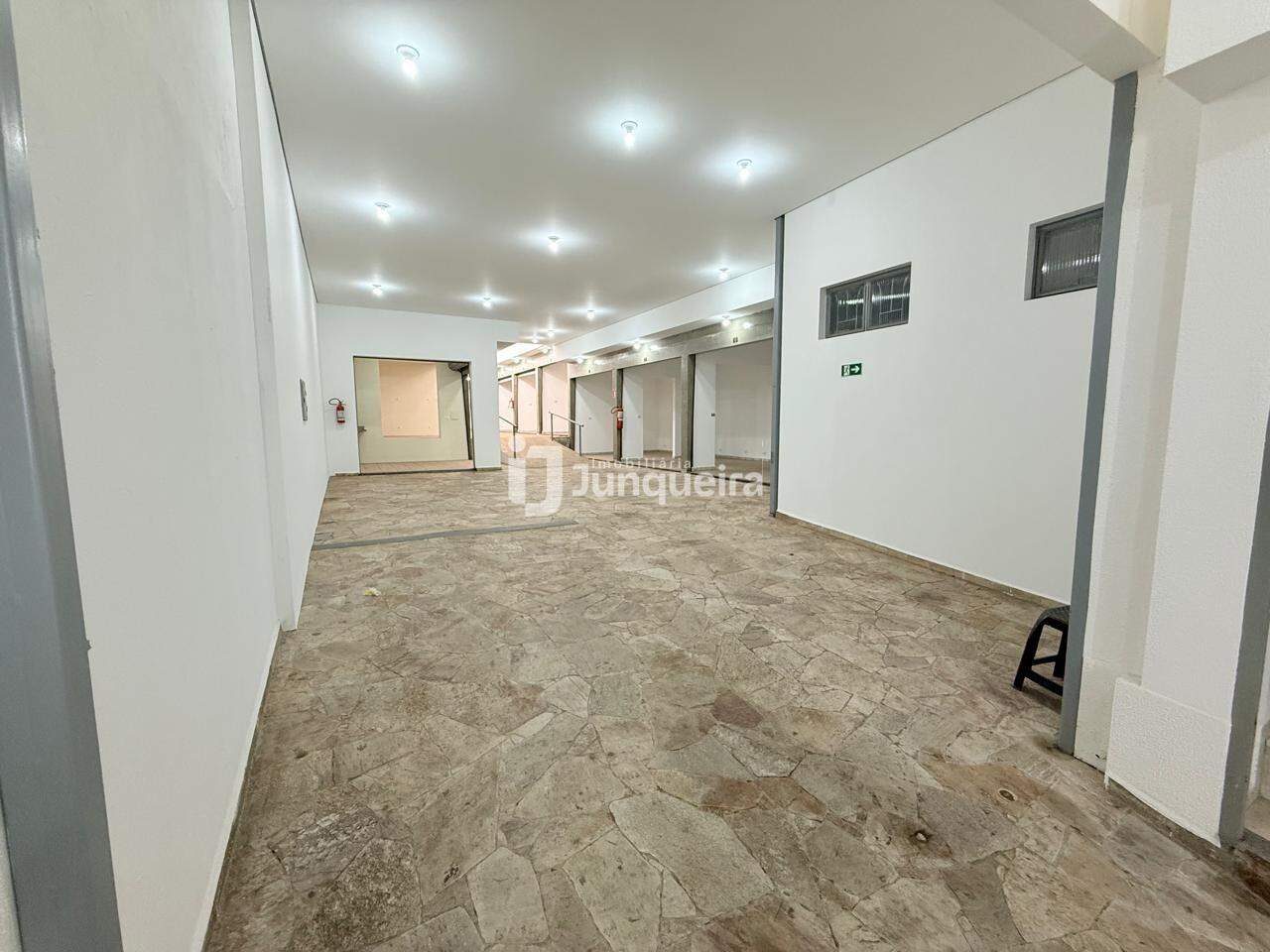 Prédio Comercial para alugar, no bairro Centro em Piracicaba - SP