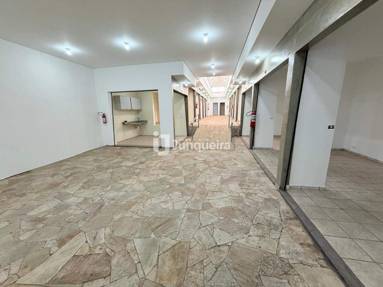 Prédio Comercial para alugar, no bairro Centro em Piracicaba - SP