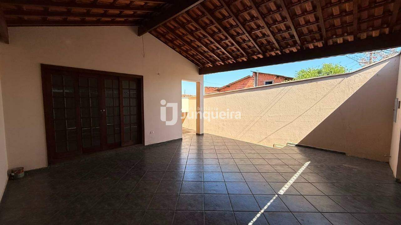 Casa à venda, 3 quartos, sendo 1 suíte, 2 vagas, no bairro Novo Horizonte em Piracicaba - SP