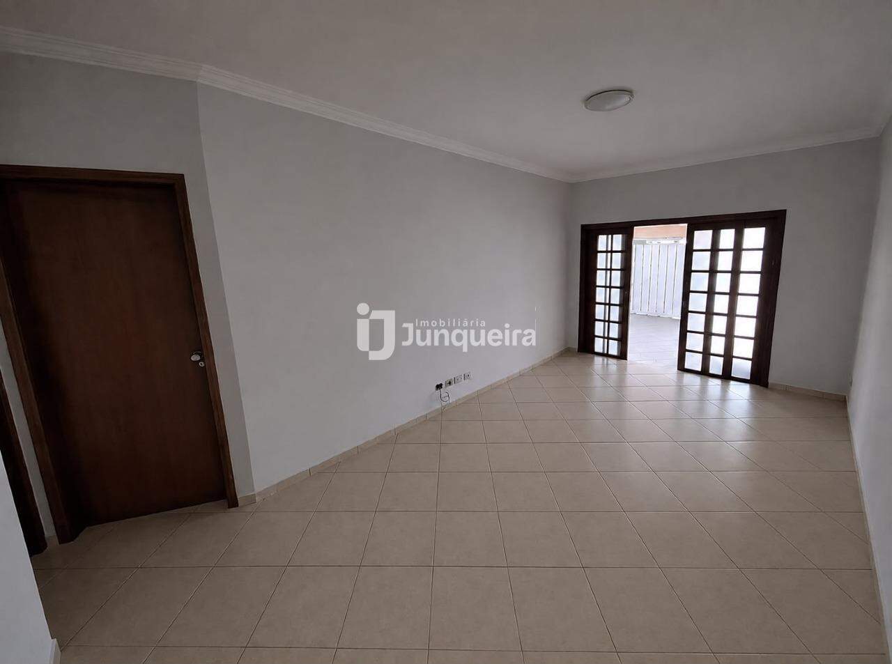 Casa à venda, 3 quartos, sendo 1 suíte, 2 vagas, no bairro Novo Horizonte em Piracicaba - SP