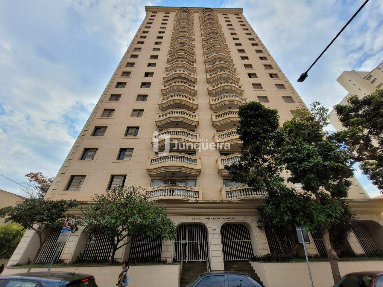 Apartamento para alugar no Edifício Jorge César Vargas, 3 quartos, sendo 1 suíte, 1 vaga, no bairro Centro em Piracicaba - SP