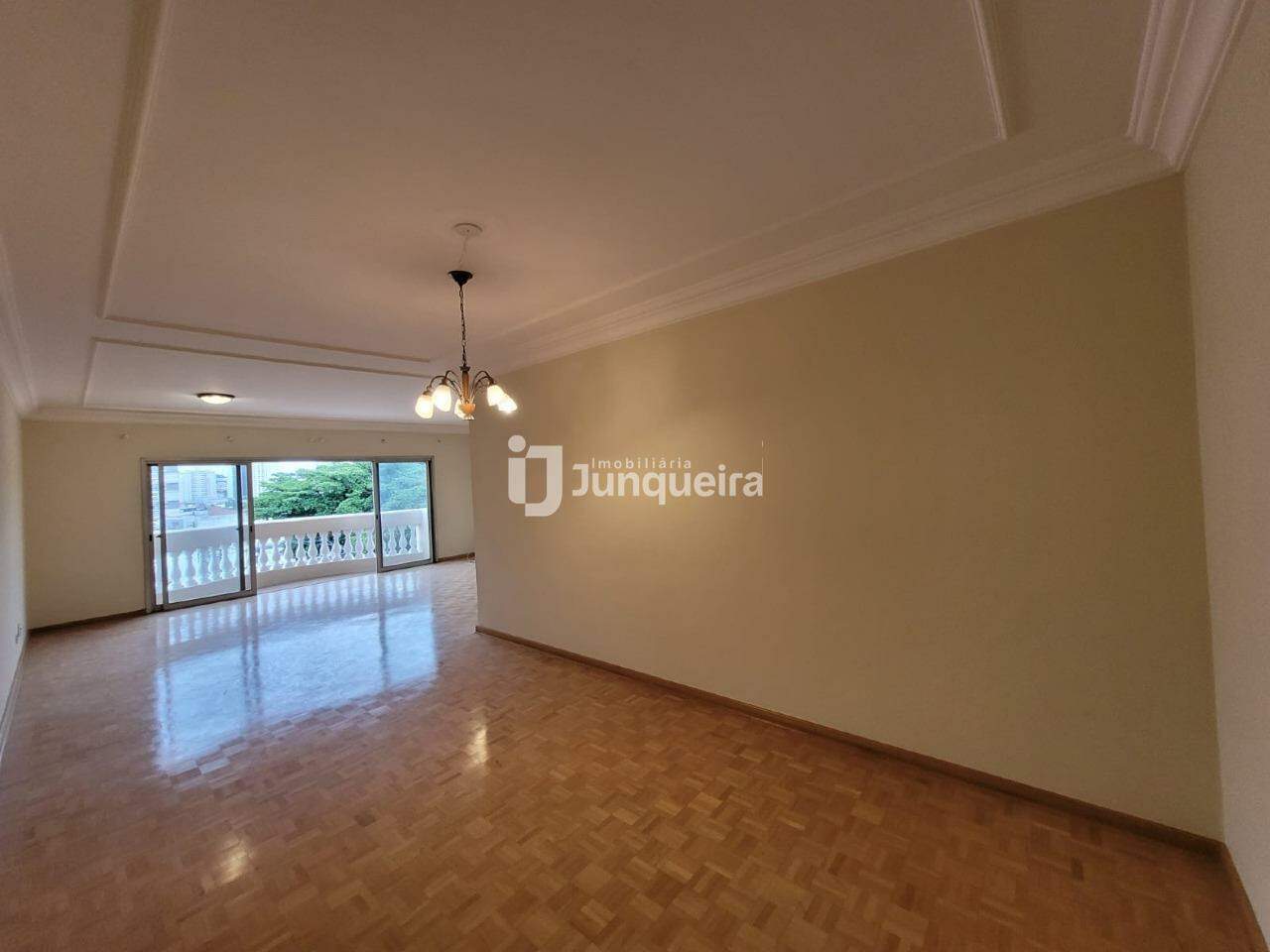 Apartamento para alugar no Edifício Jorge César Vargas, 3 quartos, sendo 1 suíte, 1 vaga, no bairro Centro em Piracicaba - SP