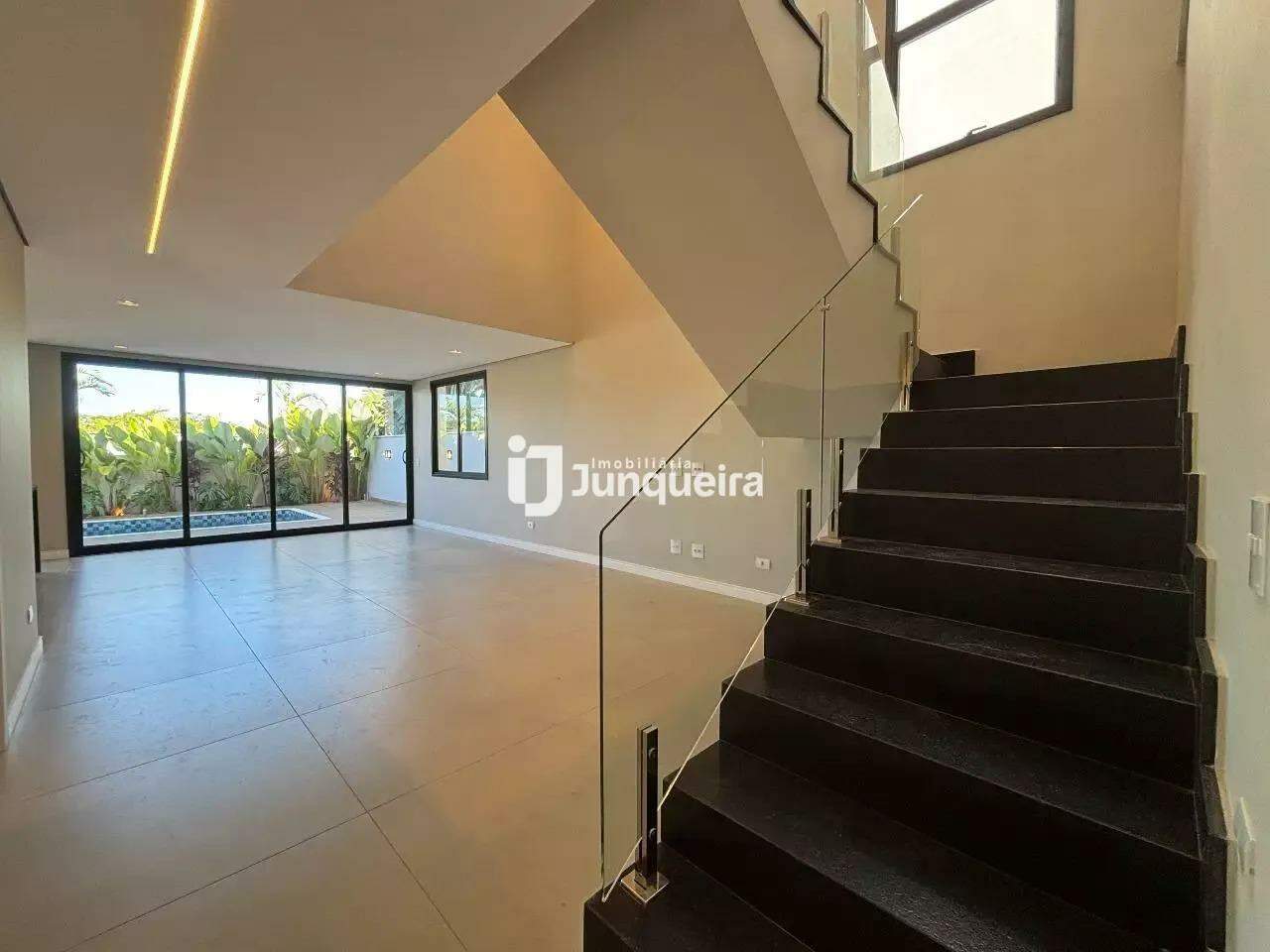 Casa em Condomínio para alugar no Villa D'Aquila, 3 quartos, sendo 3 suítes, 4 vagas, no bairro Villa D'áquila em Piracicaba - SP