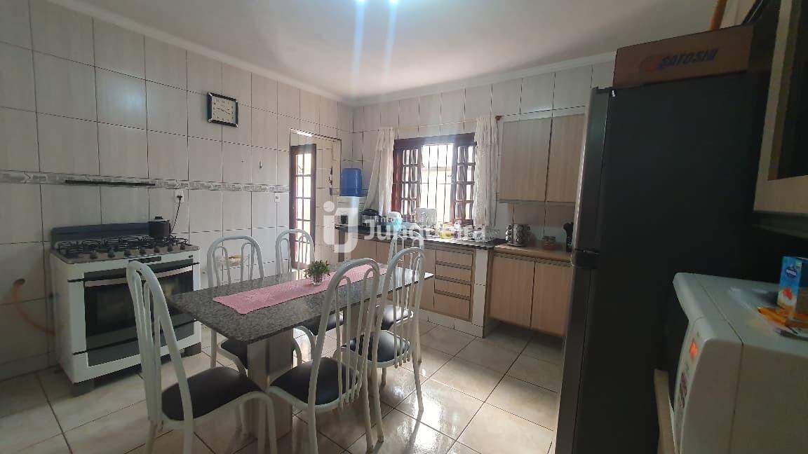 Casa à venda, 3 quartos, sendo 1 suíte, 4 vagas, no bairro Residencial Doutor Jorge Coury em Rio das Pedras - SP