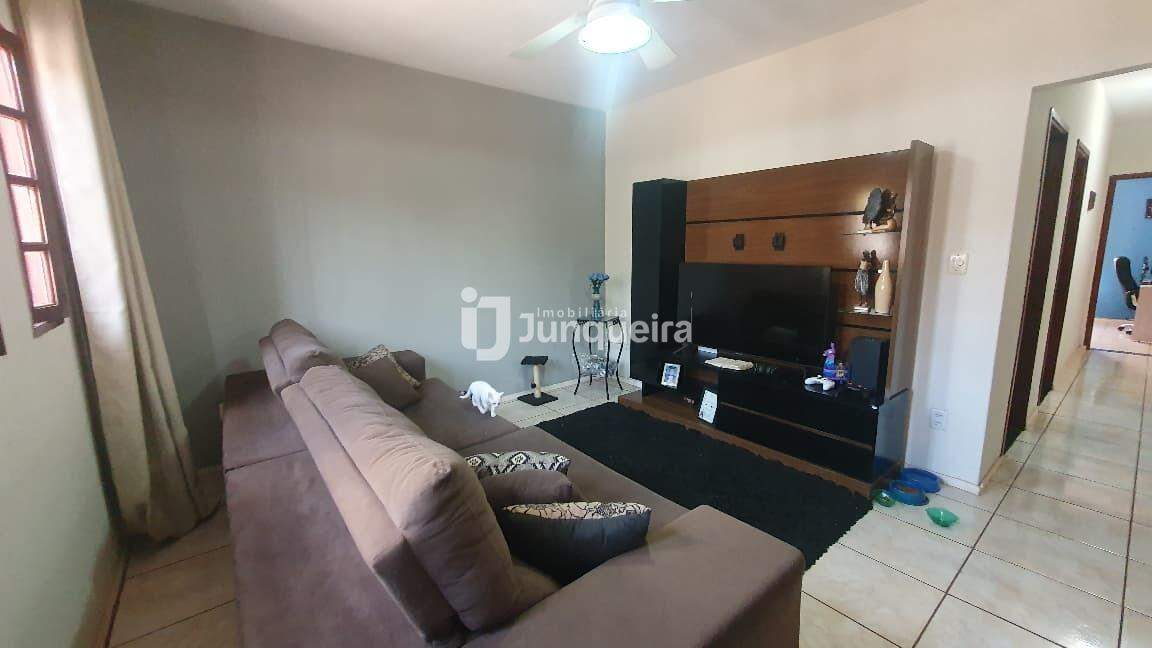 Casa à venda, 3 quartos, sendo 1 suíte, 4 vagas, no bairro Residencial Doutor Jorge Coury em Rio das Pedras - SP