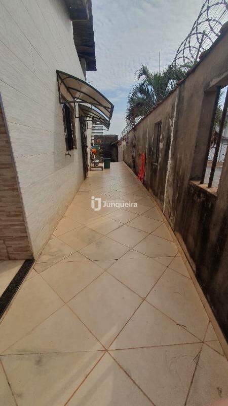 Casa à venda, 3 quartos, sendo 1 suíte, 4 vagas, no bairro Residencial Doutor Jorge Coury em Rio das Pedras - SP