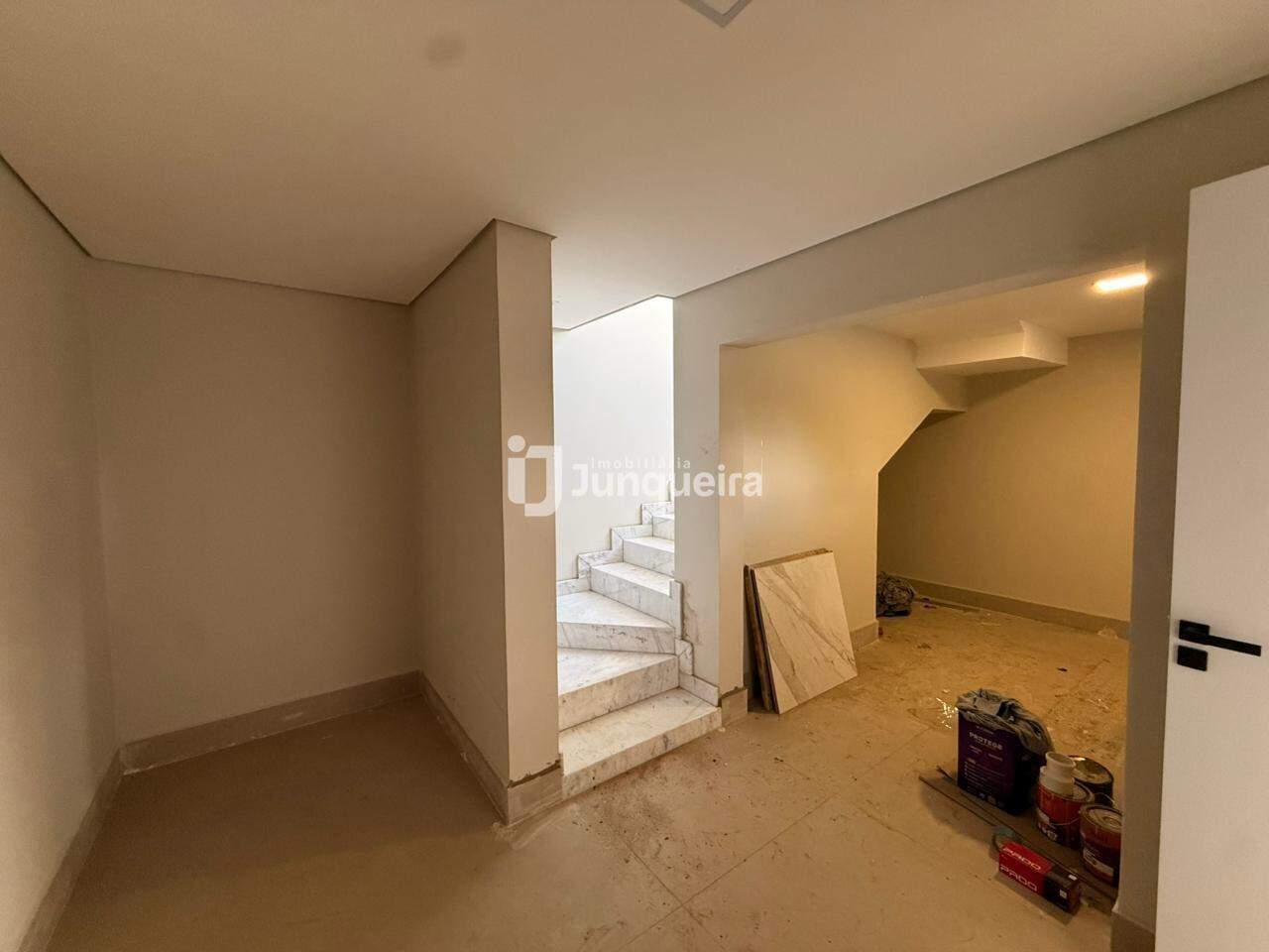 Casa em Condomínio à venda no Damha II , 3 quartos, sendo 3 suítes, 4 vagas, no bairro Parque Residencial Damha II em Piracicaba - SP