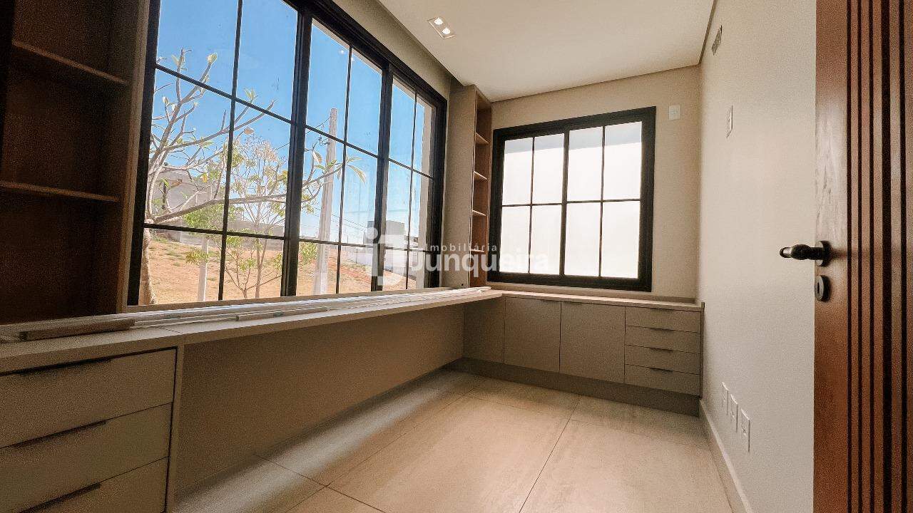 Casa em Condomínio à venda no Damha II , 3 quartos, sendo 3 suítes, no bairro Ondas em Piracicaba - SP