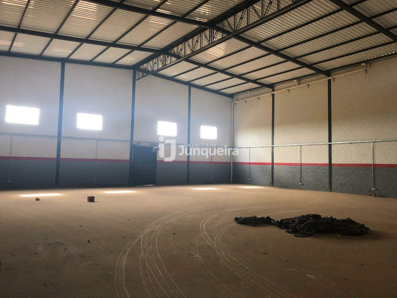 Prédio Comercial para alugar, no bairro Guamium em Piracicaba - SP