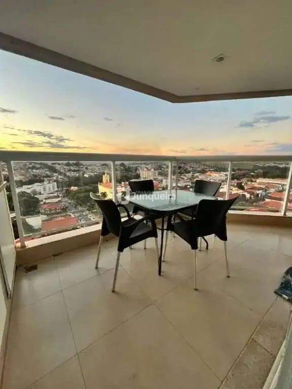 Apartamento à venda, 3 quartos, 2 vagas, no bairro Centro em Rio das Pedras - SP