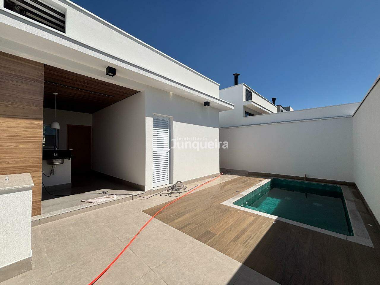 Casa em Condomínio à venda no Mônaco, 3 quartos, sendo 1 suíte, 2 vagas, no bairro Água Branca em Piracicaba - SP