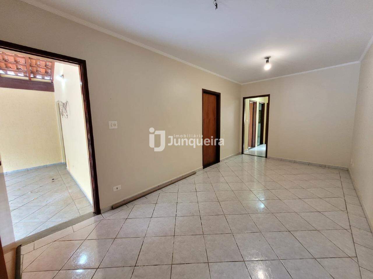 Casa para alugar, 3 quartos, 2 vagas, no bairro Água Branca em Piracicaba - SP