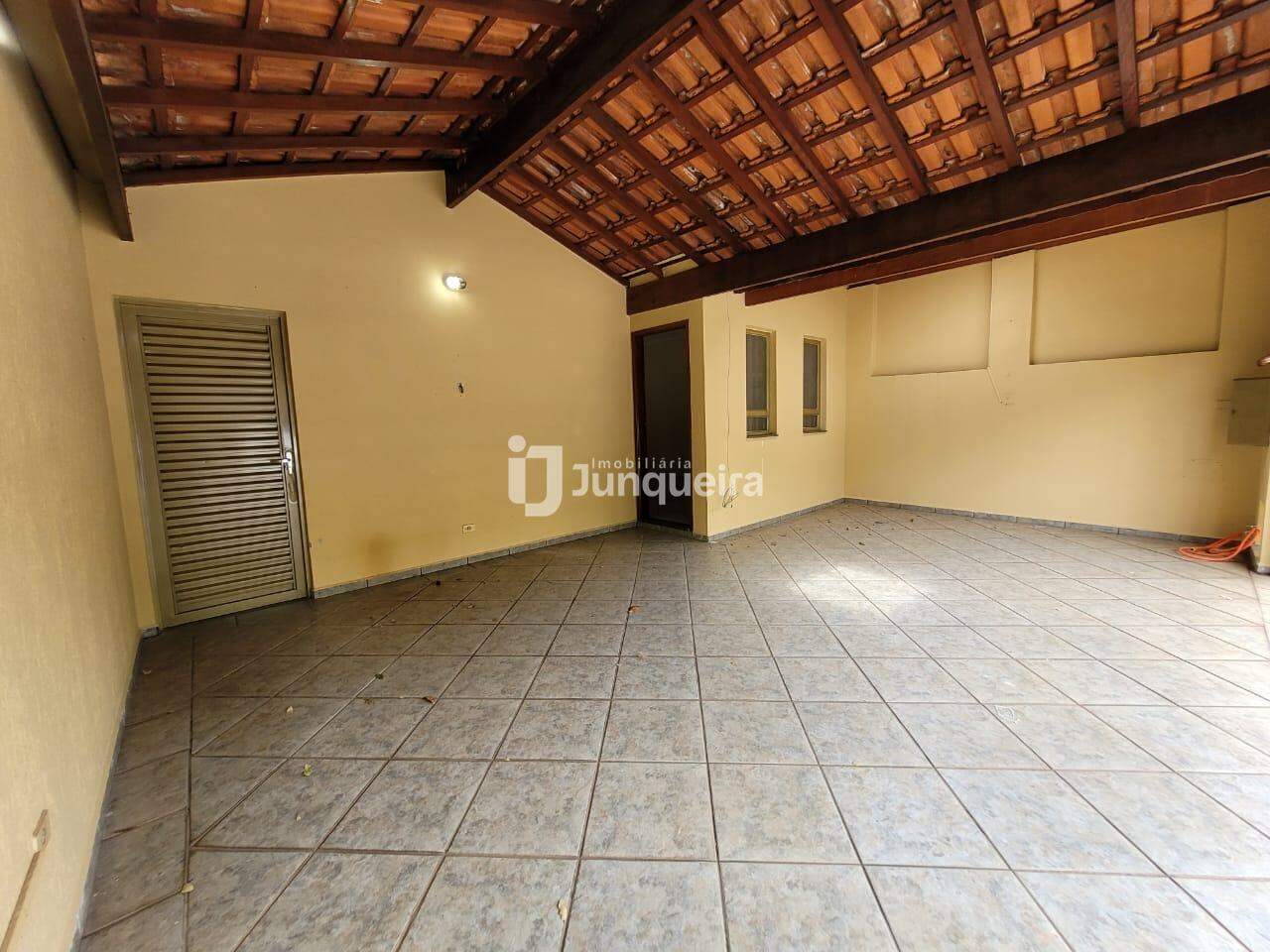 Casa para alugar, 3 quartos, 2 vagas, no bairro Água Branca em Piracicaba - SP