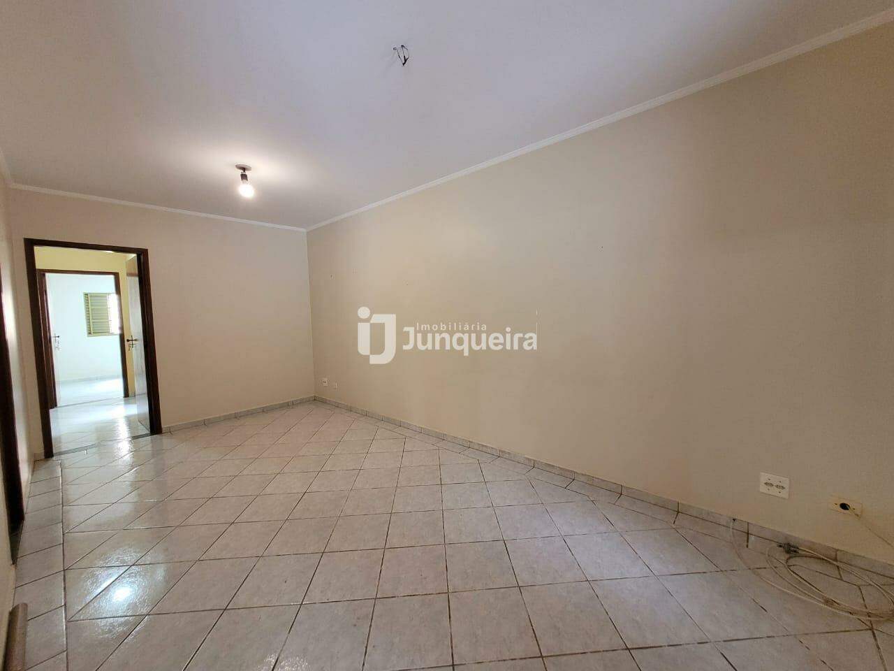 Casa para alugar, 3 quartos, 2 vagas, no bairro Água Branca em Piracicaba - SP