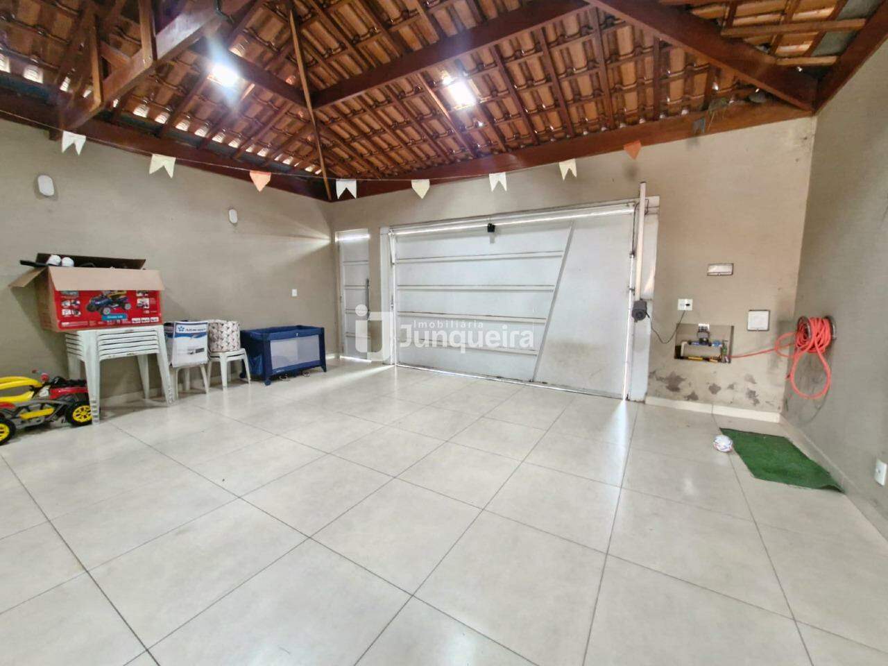 Casa à venda, 2 quartos, 2 vagas, no bairro Altos do São Francisco em Piracicaba - SP