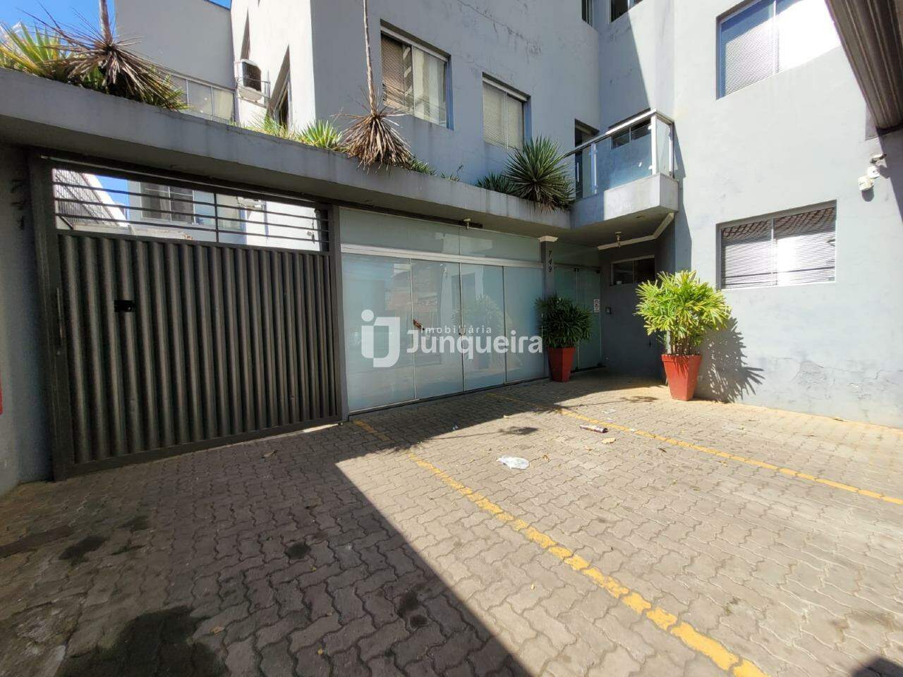 Prédio Comercial para alugar, 2 vagas, no bairro Paulista em Piracicaba - SP