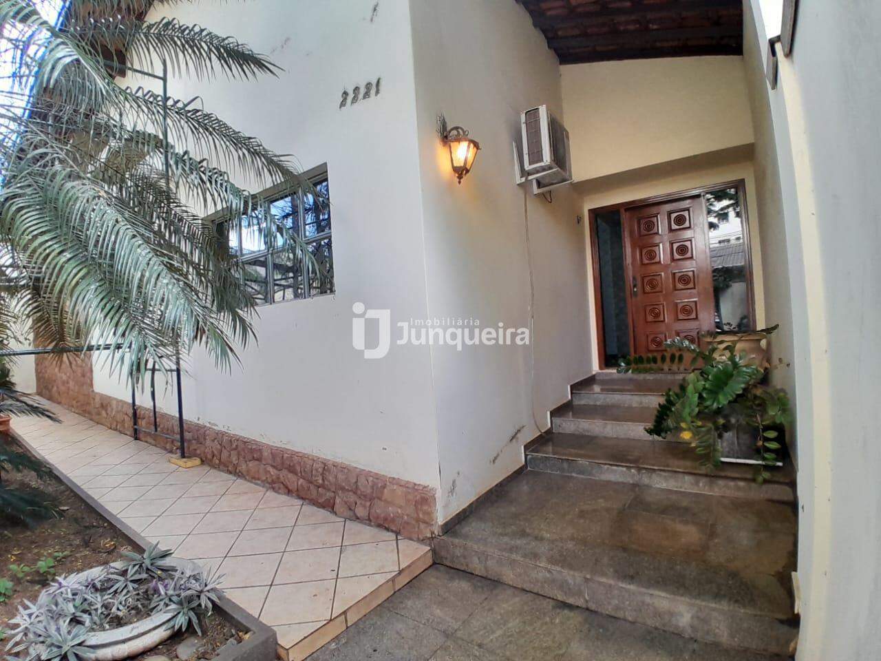 Casa à venda, 4 quartos, sendo 1 suíte, 4 vagas, no bairro Cidade Alta em Piracicaba - SP