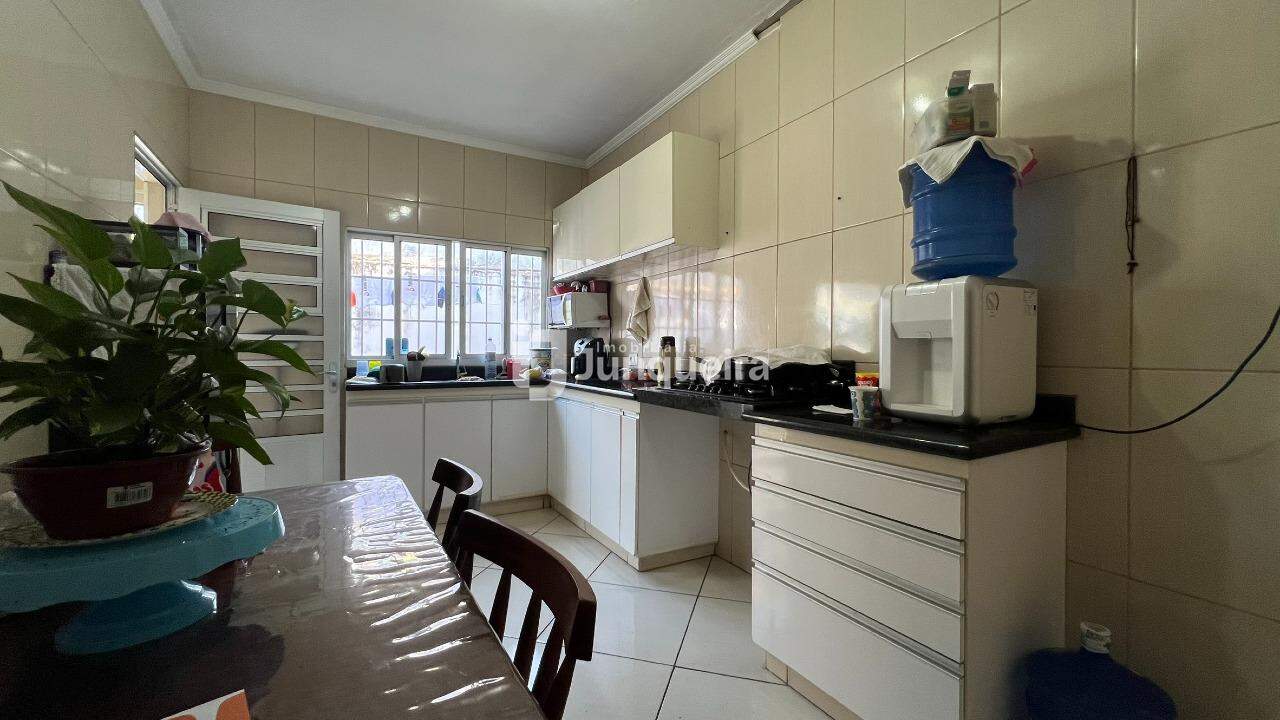 Casa à venda, 2 quartos, 2 vagas, no bairro Santa Rosa Ipês em Piracicaba - SP