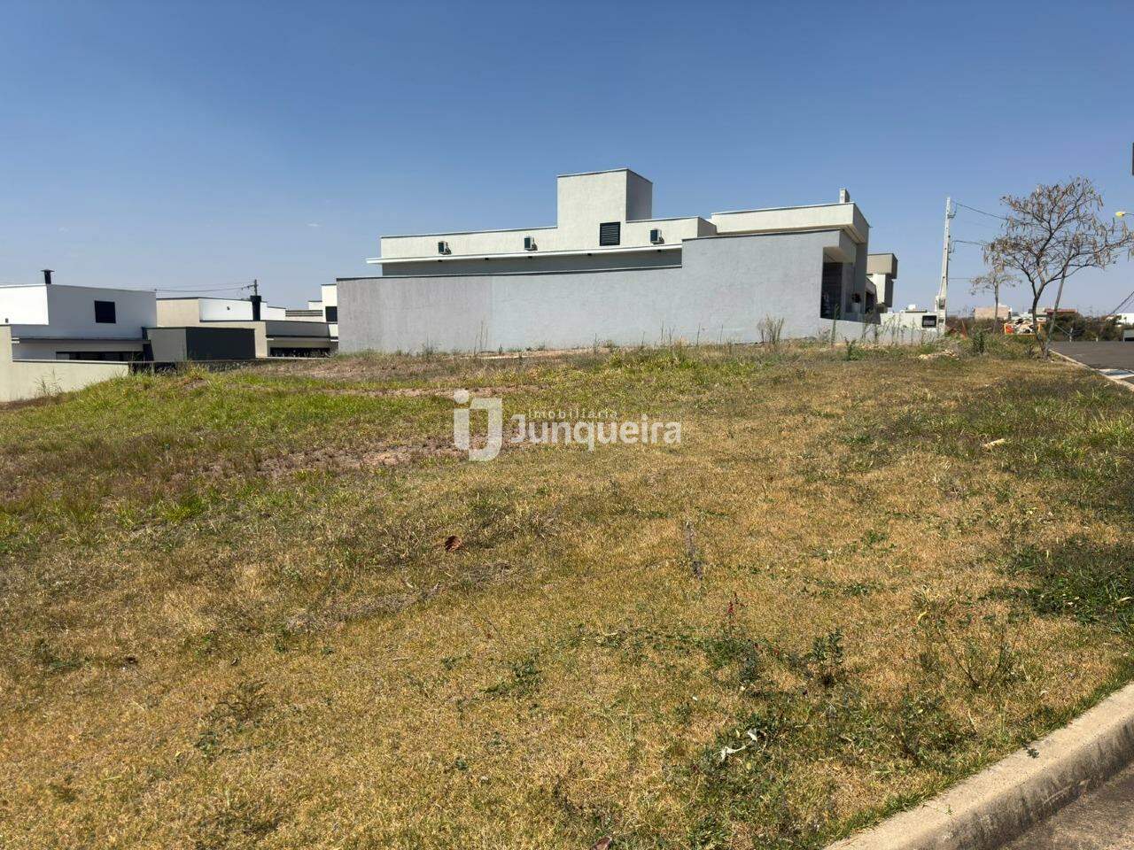 Terreno em Condomínio à venda no Soleil , no bairro Ondinhas em Piracicaba - SP