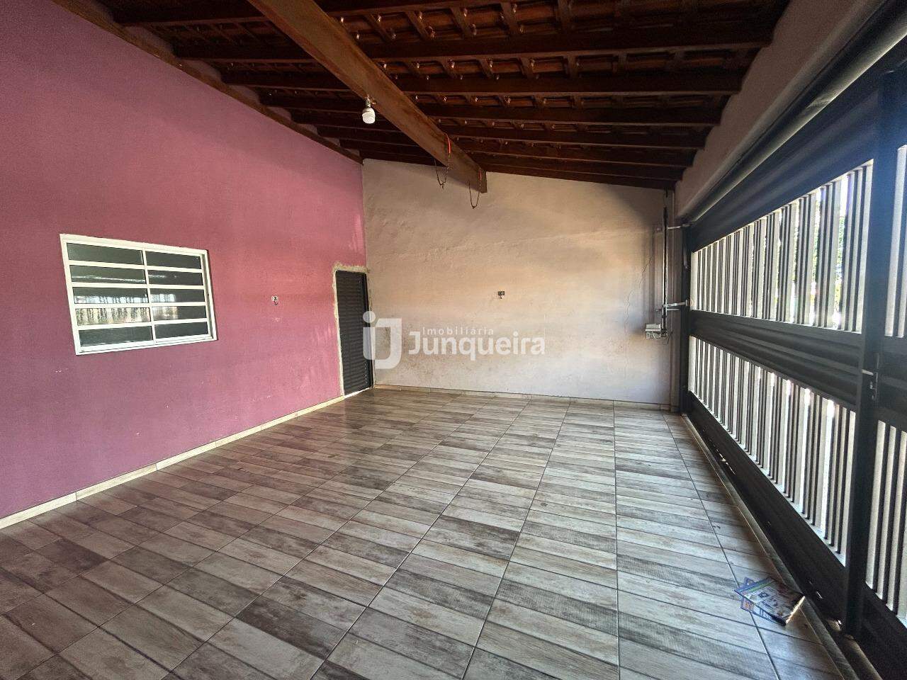 Casa à venda, 2 quartos, 2 vagas, no bairro Água Branca em Piracicaba - SP