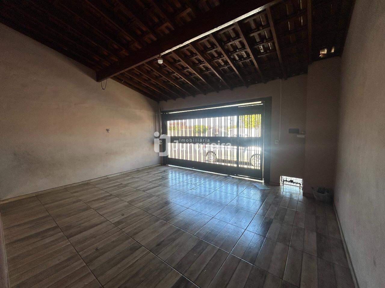 Casa à venda, 2 quartos, 2 vagas, no bairro Água Branca em Piracicaba - SP