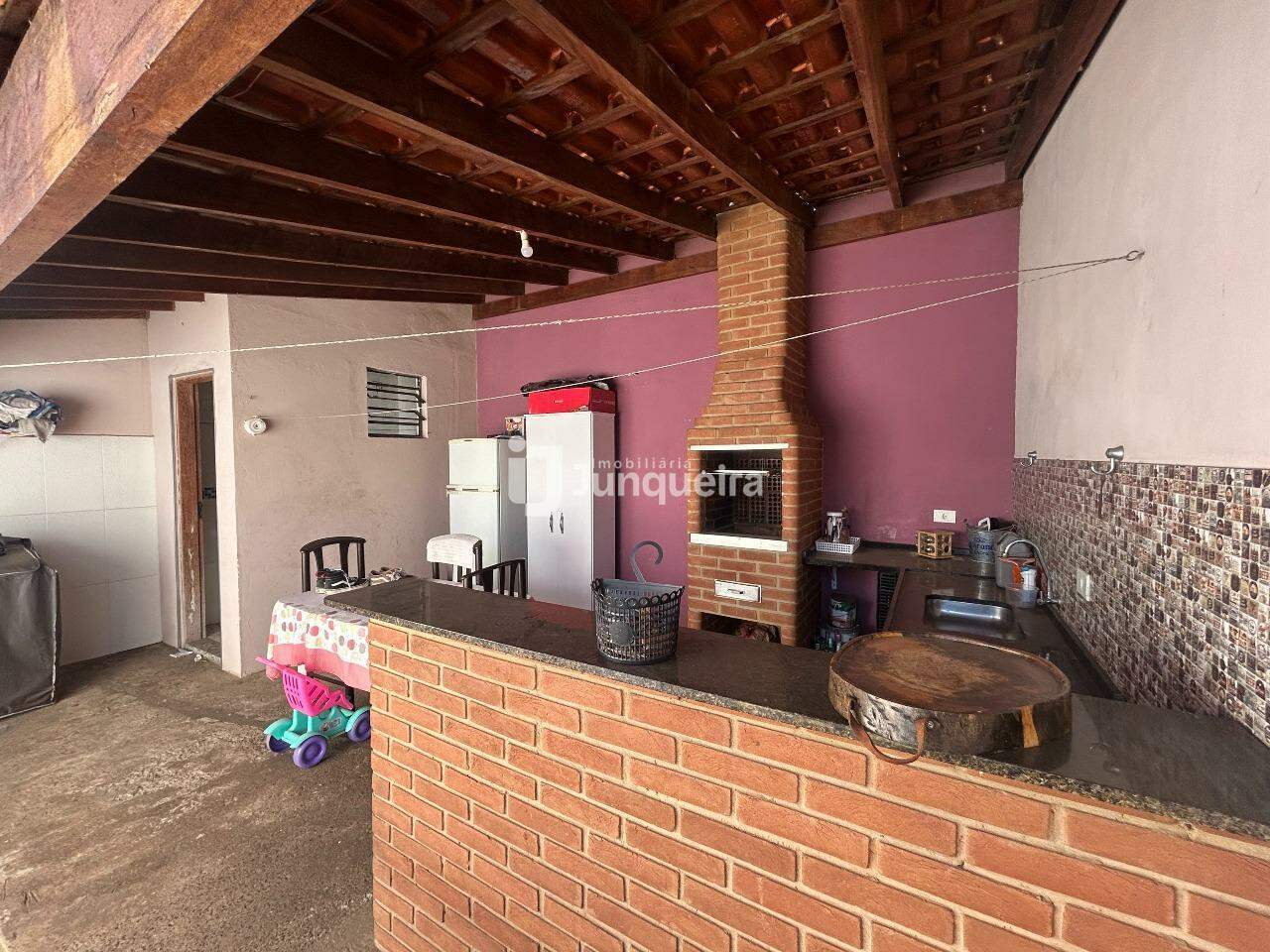 Casa à venda, 2 quartos, 2 vagas, no bairro Água Branca em Piracicaba - SP