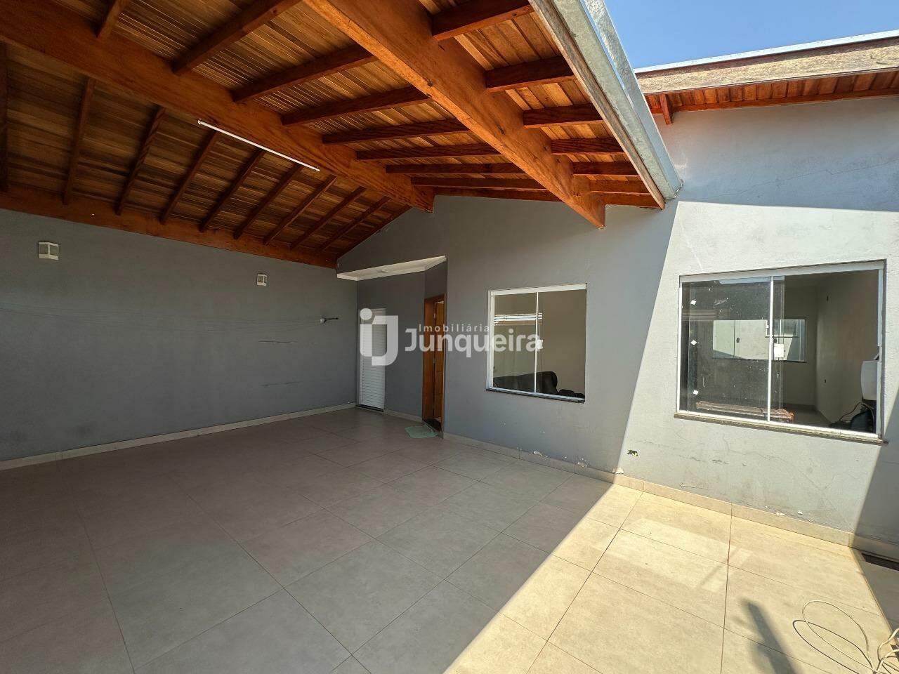 Casa à venda, 3 quartos, sendo 1 suíte, 2 vagas, no bairro Campestre em Piracicaba - SP