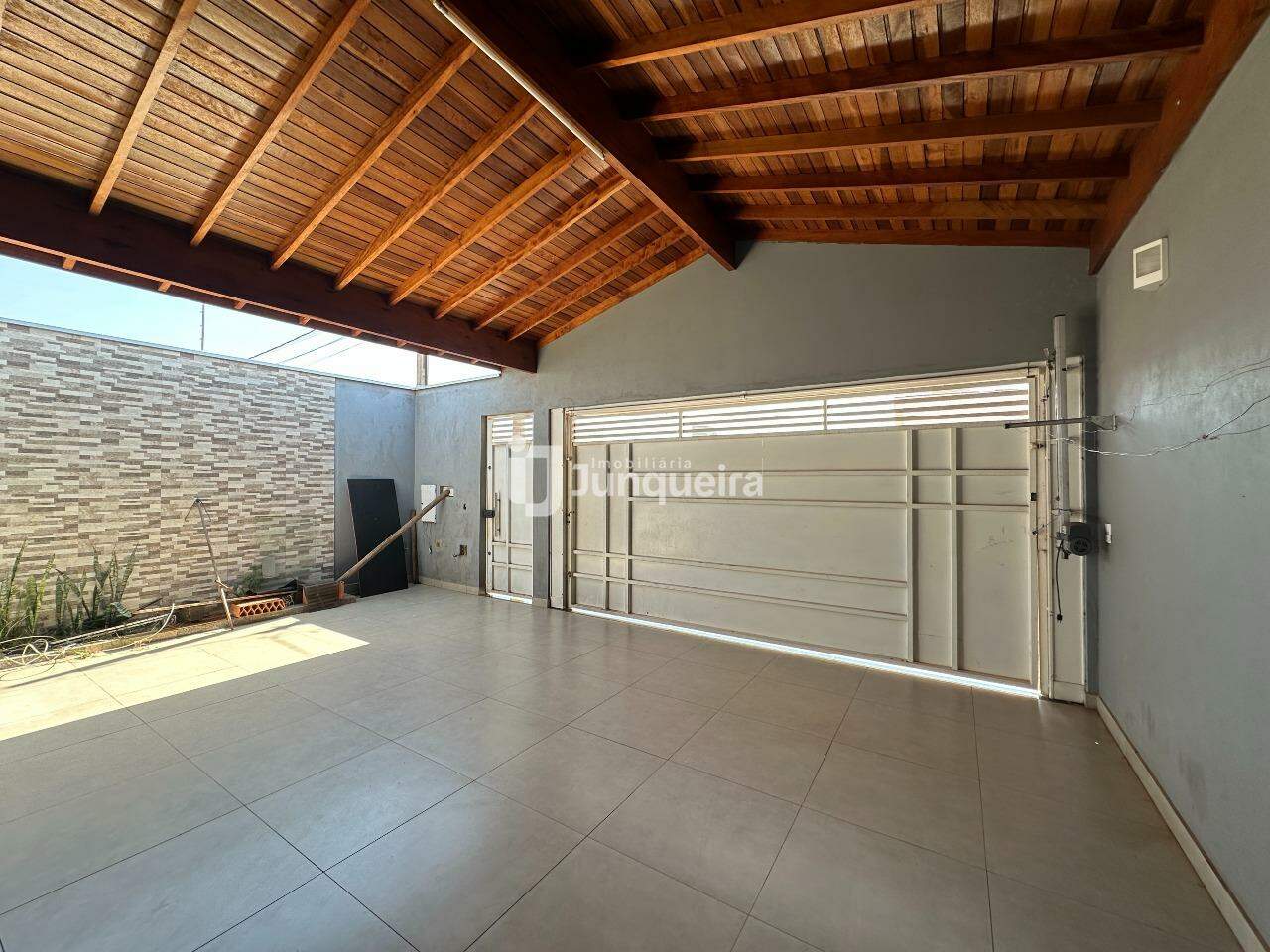 Casa à venda, 3 quartos, sendo 1 suíte, 2 vagas, no bairro Campestre em Piracicaba - SP