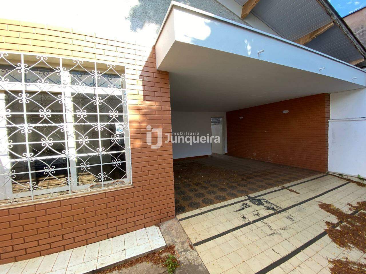 Casa à venda, 6 quartos, sendo 1 suíte, 2 vagas, no bairro São Dimas em Piracicaba - SP