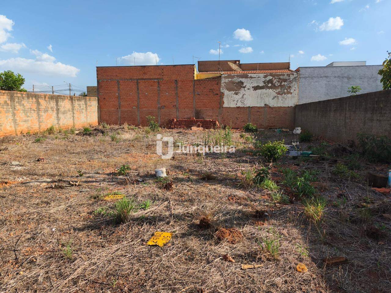 Terreno à venda, no bairro Residencial Doutor Jorge Coury em Rio das Pedras - SP