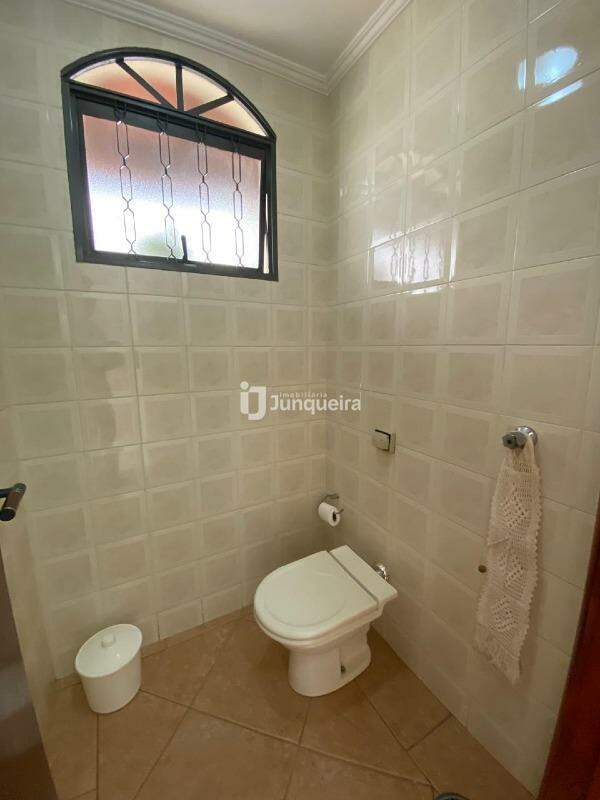 Casa à venda, 4 quartos, sendo 1 suíte, 4 vagas, no bairro Vila Rezende em Piracicaba - SP