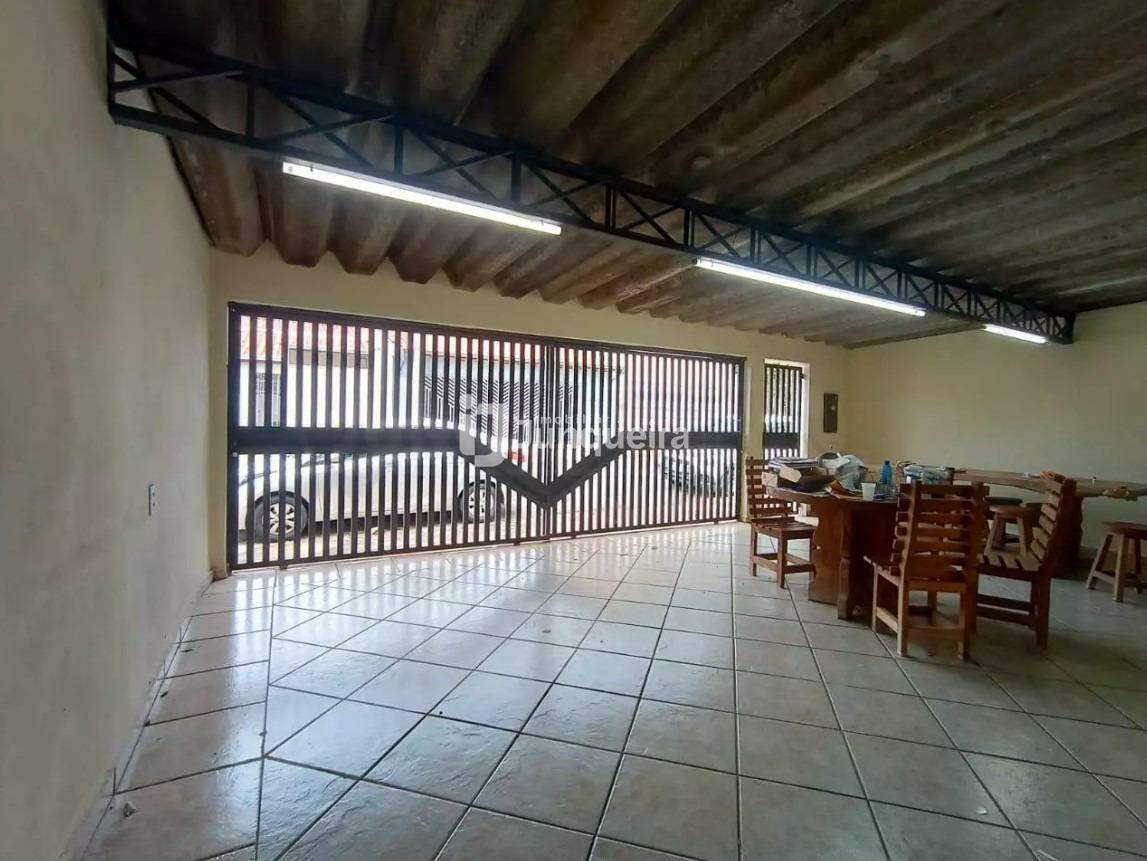 Casa à venda, 3 quartos, 2 vagas, no bairro Parque Primeiro de Maio em Piracicaba - SP
