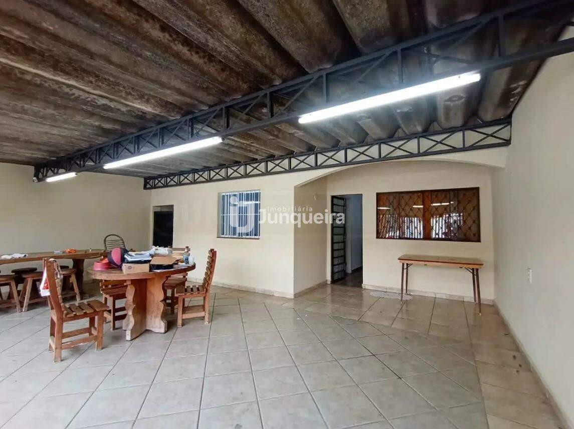Casa à venda, 3 quartos, 2 vagas, no bairro Parque Primeiro de Maio em Piracicaba - SP