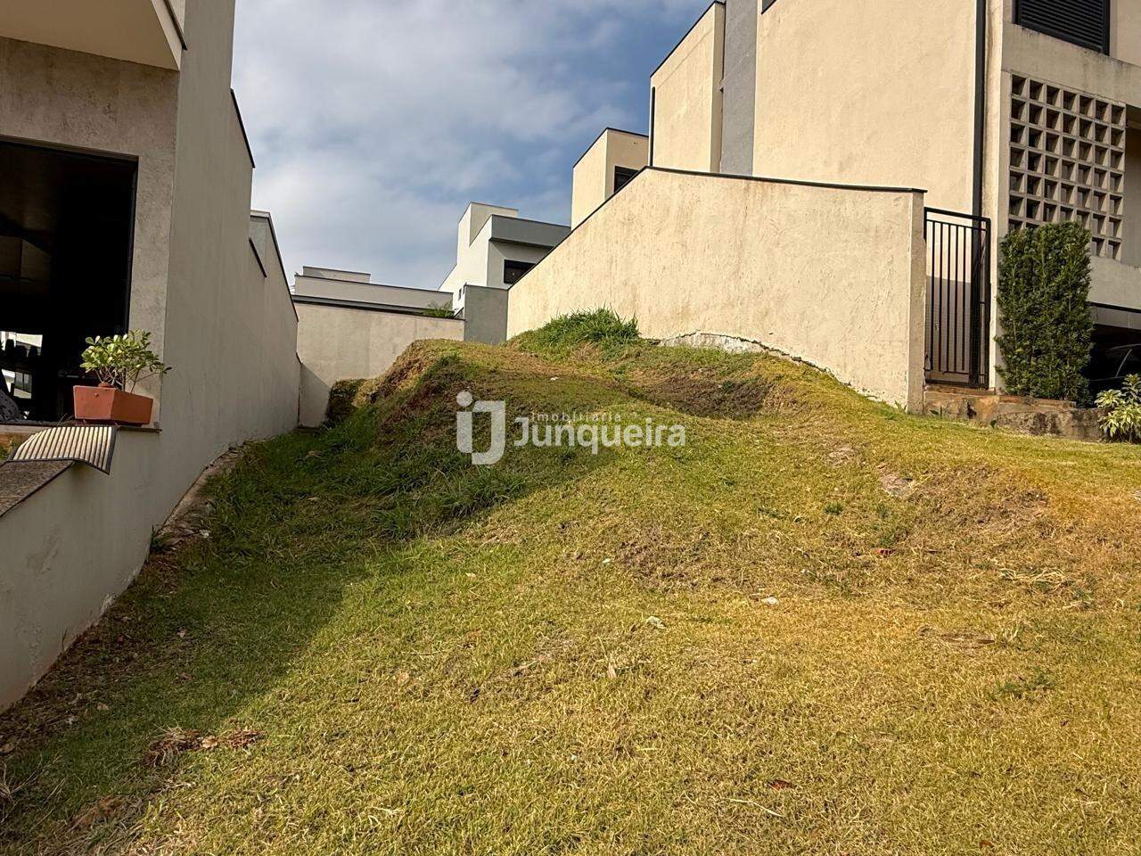 Terreno em Condomínio à venda no Reserva das Paineiras, no bairro Ondas em Piracicaba - SP