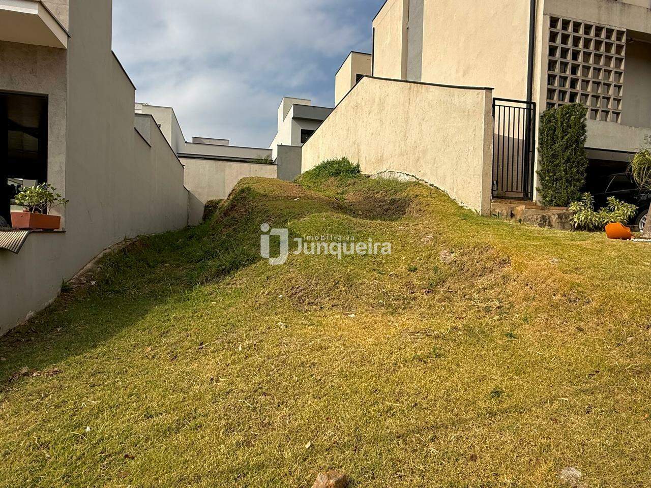 Terreno em Condomínio à venda no Reserva das Paineiras, no bairro Ondas em Piracicaba - SP