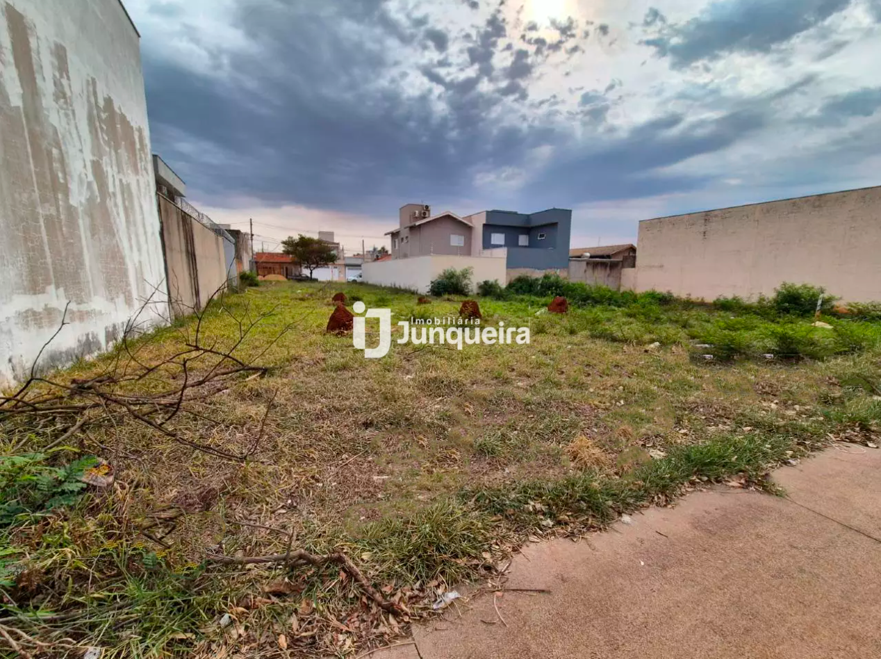 Terreno à venda, no bairro Água Branca em Piracicaba - SP
