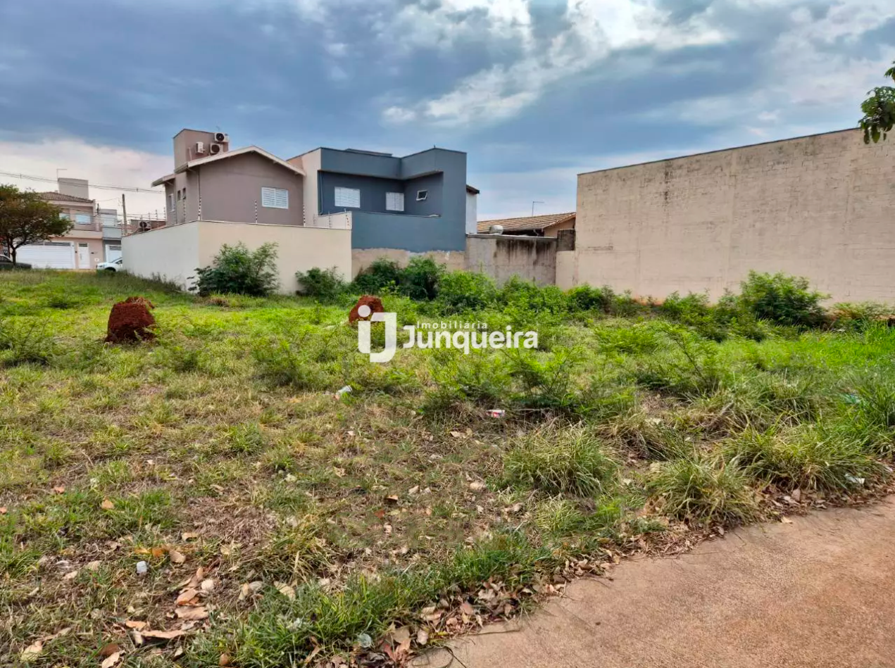 Terreno à venda, no bairro Água Branca em Piracicaba - SP
