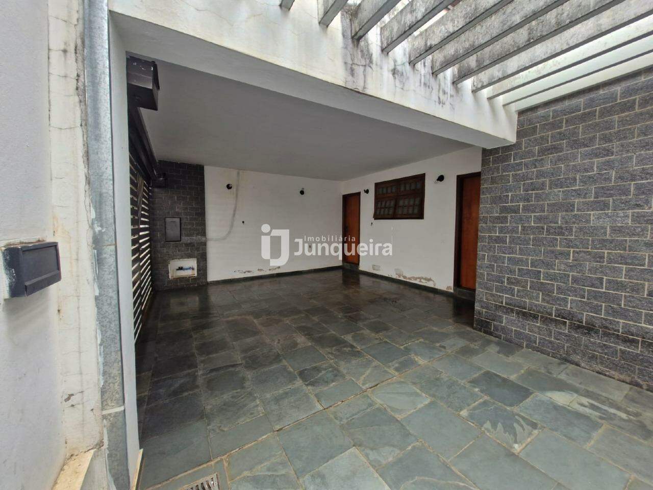 Casa à venda, 2 quartos, sendo 1 suíte, 2 vagas, no bairro Vila Independência em Piracicaba - SP