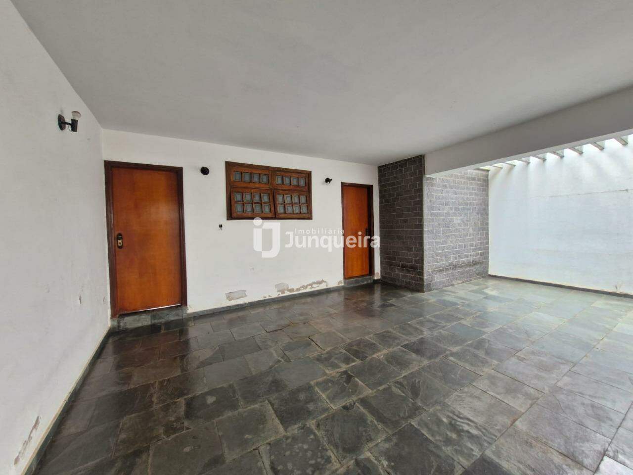 Casa à venda, 2 quartos, sendo 1 suíte, 2 vagas, no bairro Vila Independência em Piracicaba - SP