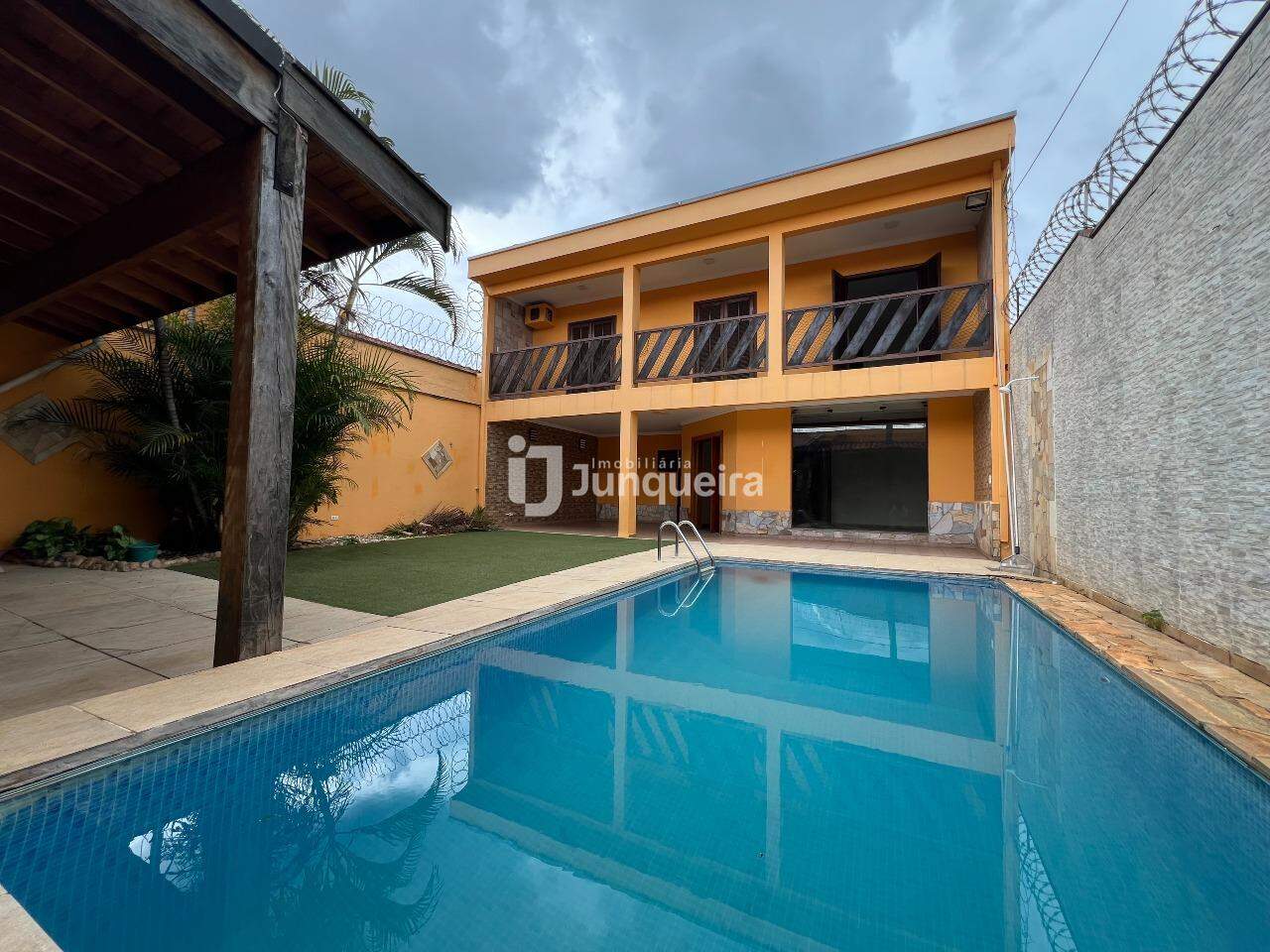 Casa para alugar, 4 quartos, sendo 1 suíte, 3 vagas, no bairro Perdizes em Piracicaba - SP