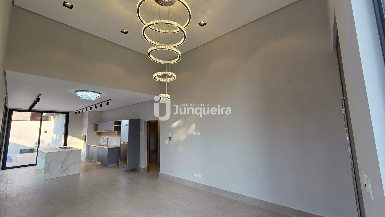 Casa em Condomínio à venda no Novo Campestre, 3 quartos, sendo 1 suíte, 4 vagas, no bairro Novo Campestre  em Piracicaba - SP