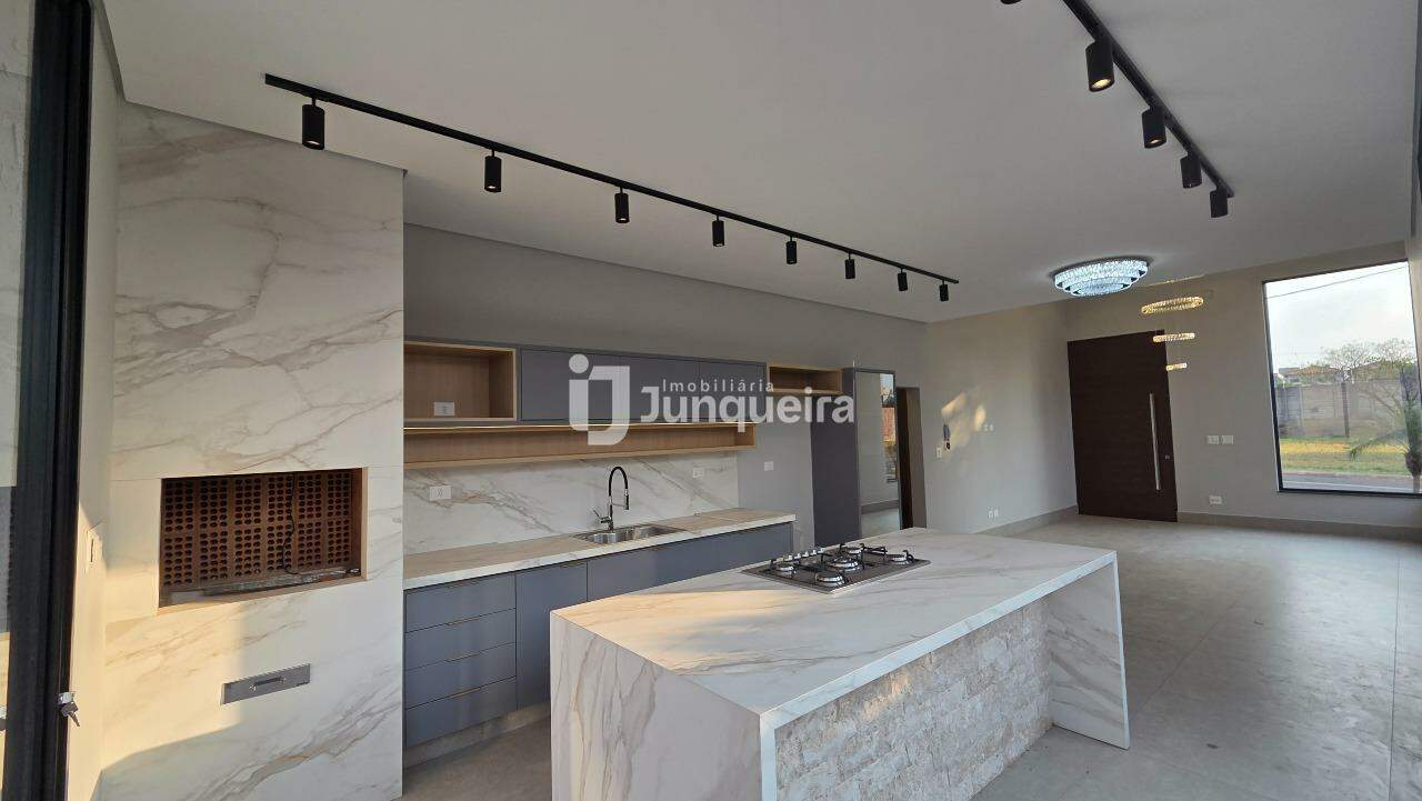 Casa em Condomínio à venda no Novo Campestre, 3 quartos, sendo 1 suíte, 4 vagas, no bairro Novo Campestre  em Piracicaba - SP