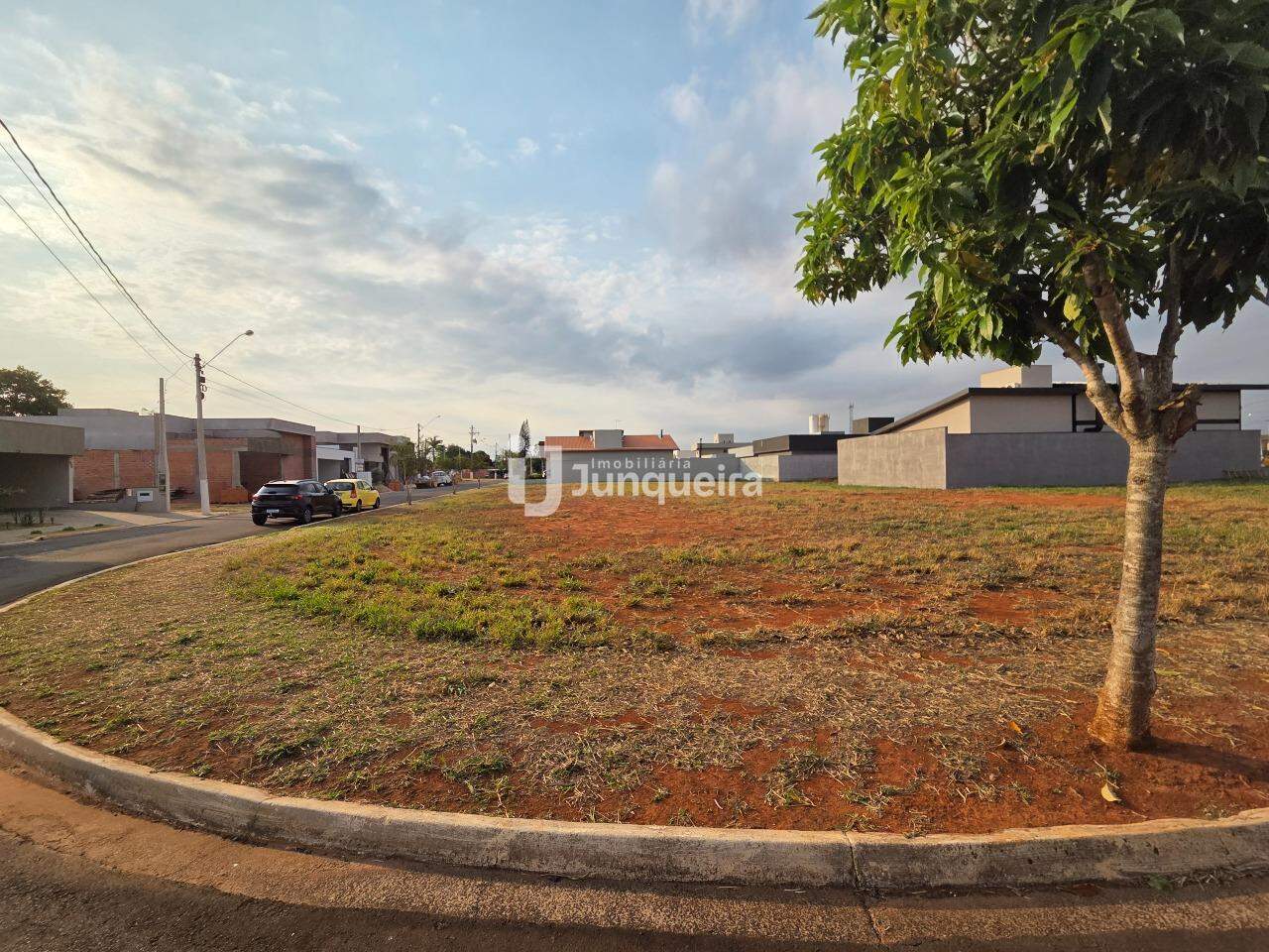 Terreno em Condomínio à venda no Novo Campestre, no bairro Novo Campestre  em Piracicaba - SP