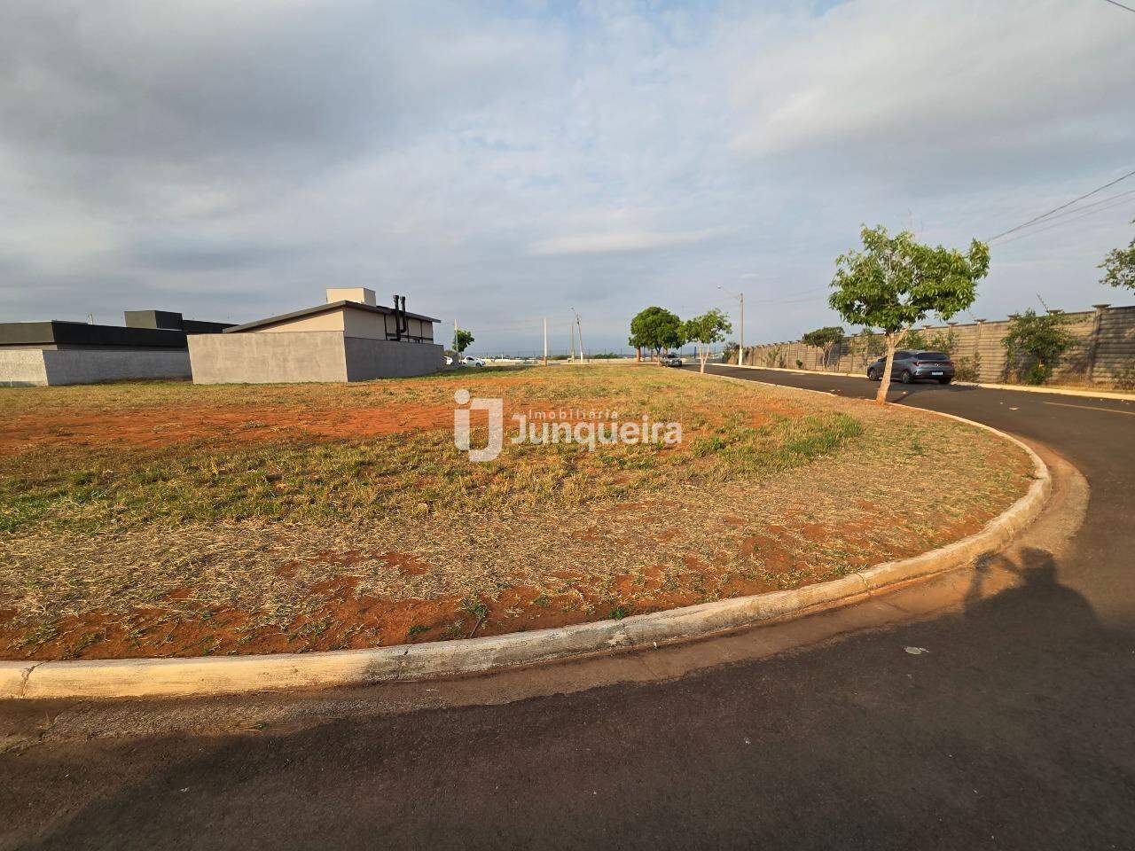 Terreno em Condomínio à venda no Novo Campestre, no bairro Novo Campestre  em Piracicaba - SP
