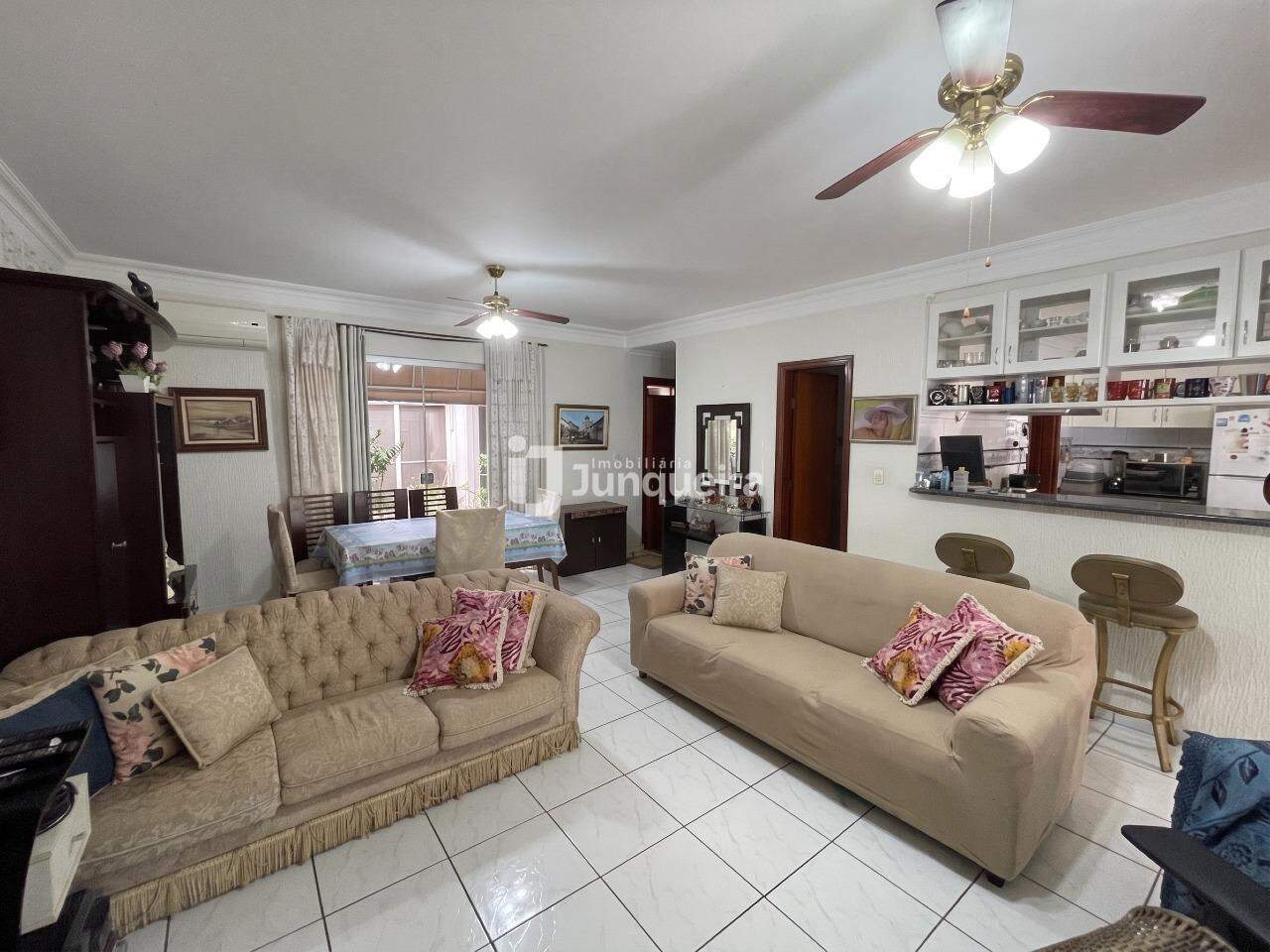 Casa em Condomínio à venda no Jardim Vila Verde, 3 quartos, sendo 1 suíte, 2 vagas, no bairro Dois Córregos em Piracicaba - SP