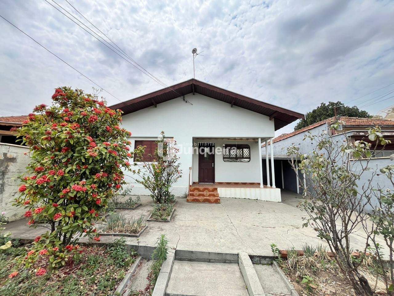 Casa à venda, 2 quartos, 2 vagas, no bairro Santa Terezinha em Piracicaba - SP