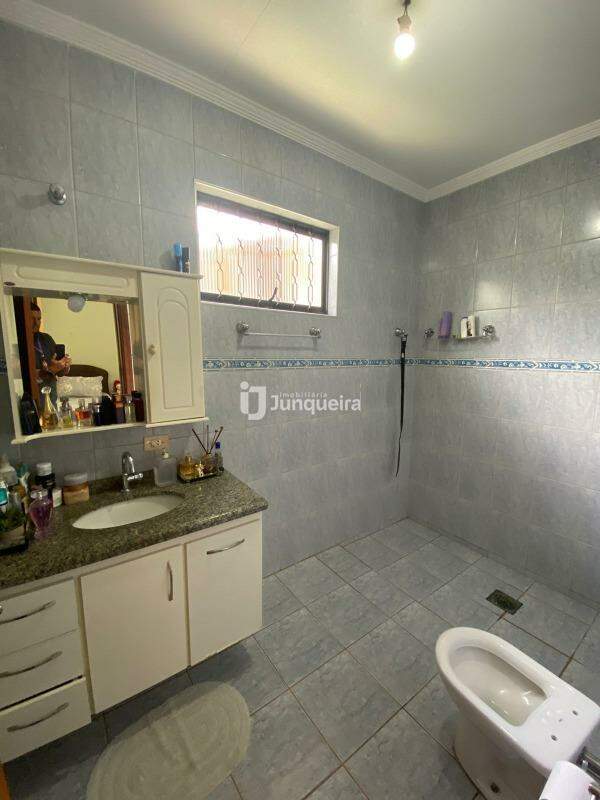 Casa à venda, 3 quartos, sendo 1 suíte, 2 vagas, no bairro Conjunto Residencial Mário Dedini em Piracicaba - SP